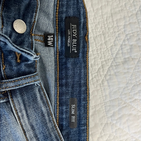 Judy Blue Dark Wash Skinny Capri Jeans with Contrast Stitching - Picture 3 of 4